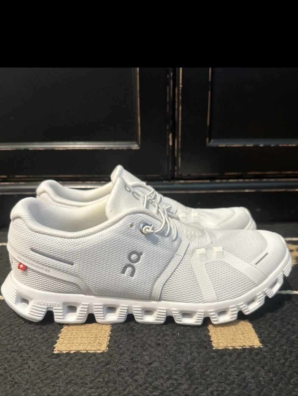 On Running Cloud 5 Women's All White Running Athletic Casual Size 8.5 - Picture 1 of 10